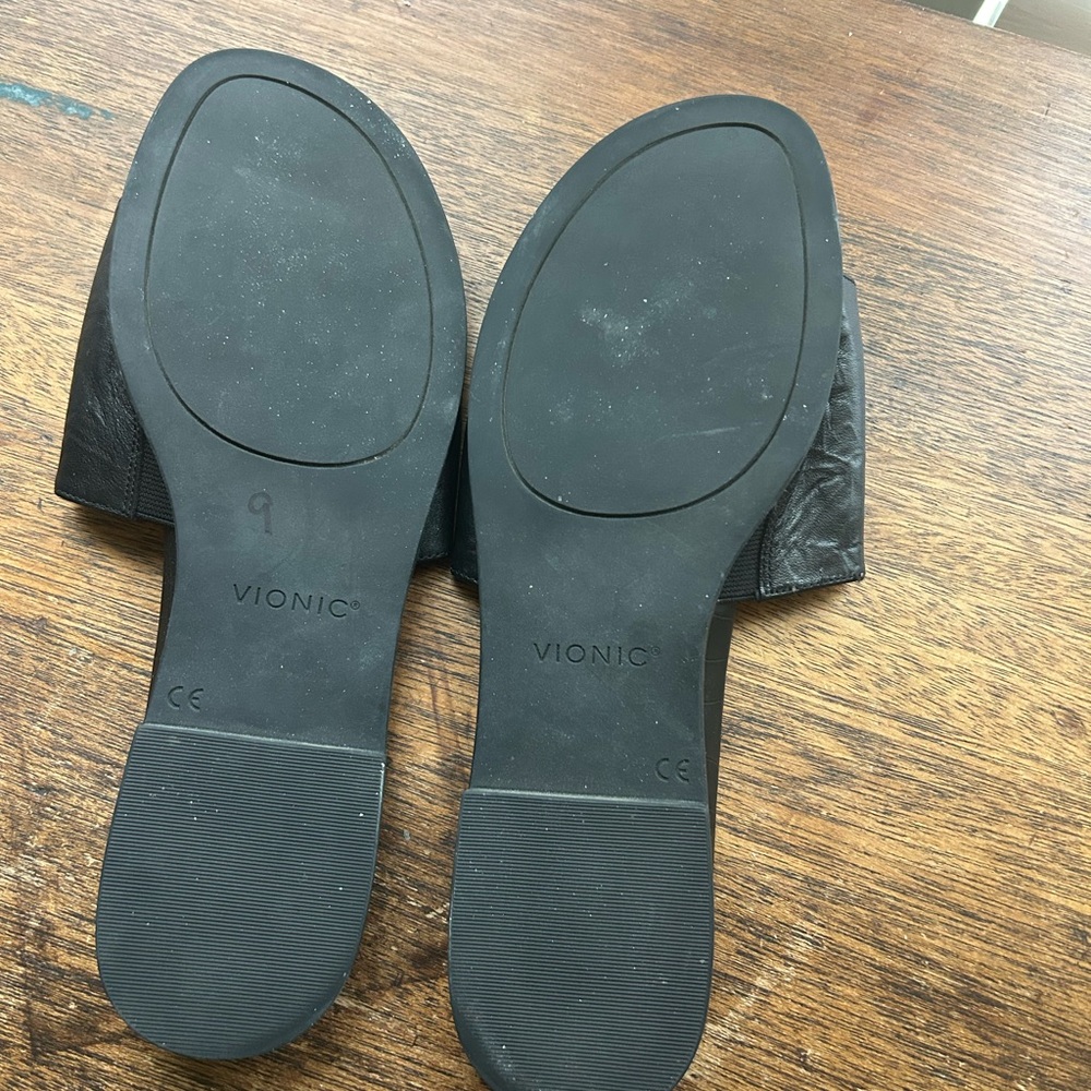 Black Vionic Flats